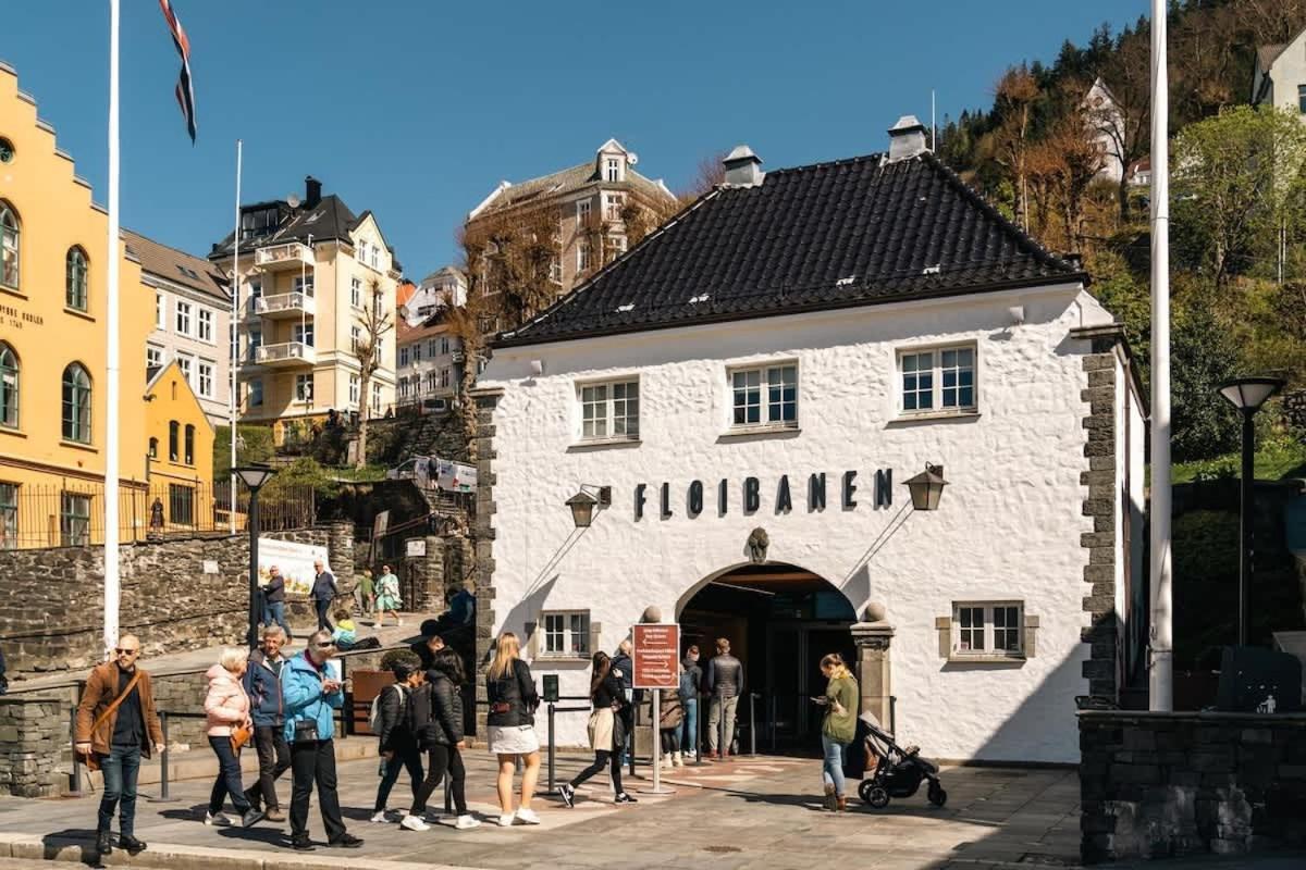 Dinbnb Homes I The 1880 Authentic Dream I 500m From Bryggen Hébergement de vacances Bergen