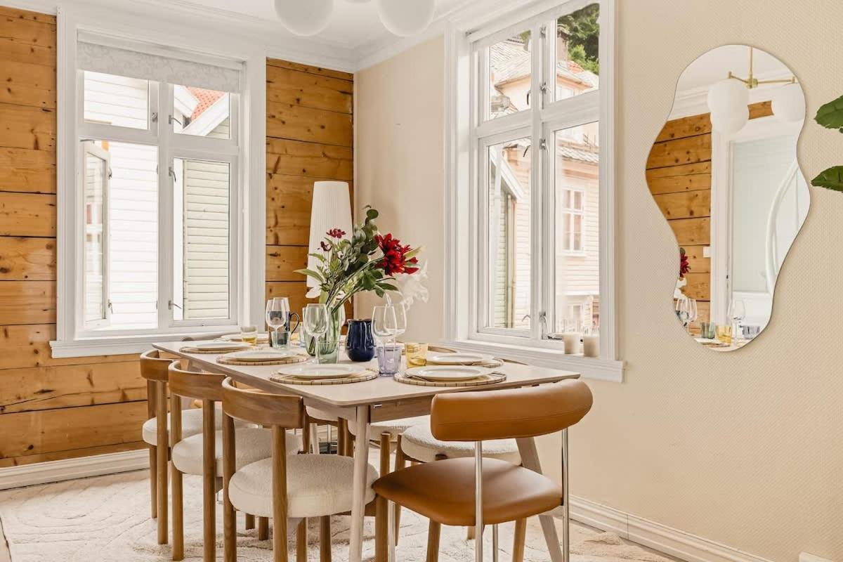 Dinbnb Homes I The 1880 Authentic Dream I 500m From Bryggen Hébergement de vacances Bergen